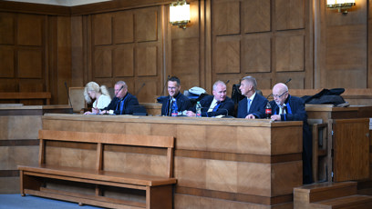 FOTO: Andrej Babiš se svými právníky.