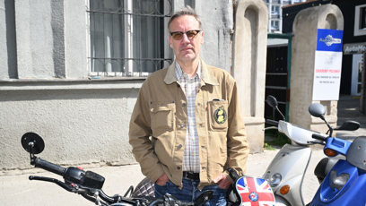 FOTO: David Matásek přijel na brunch na motorce.