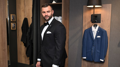 FOTO: Petr Plaček vypadá v černém obleku skvěle.