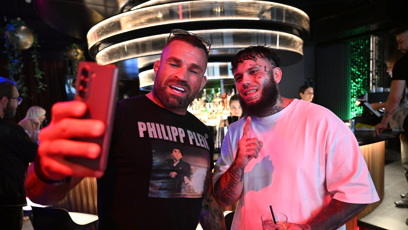 FOTO: Leo a Kaarlos si fotili selfie.