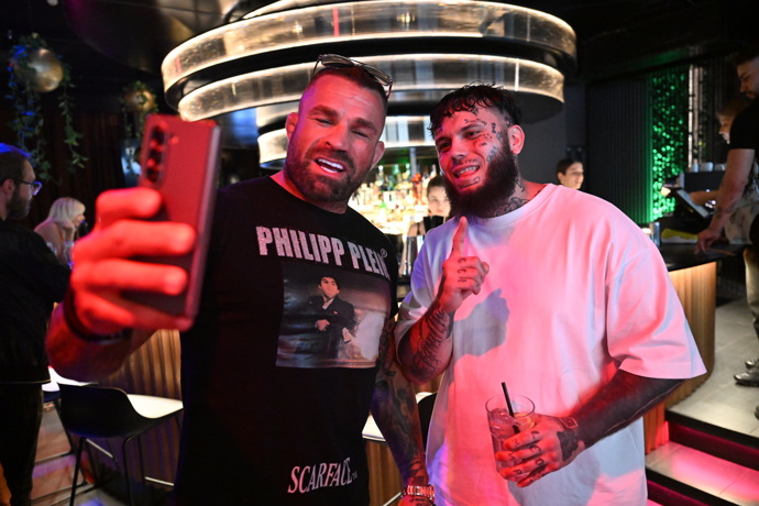 FOTO: Leo a Kaarlos si fotili selfie. – stránka 17