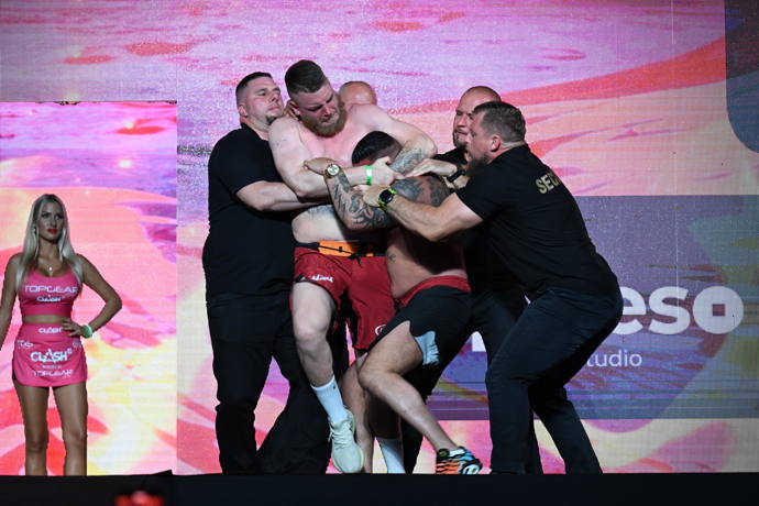 FOTO: Jan Rybka a Lukáš Bartoš neudrželi emoce. – stránka 331