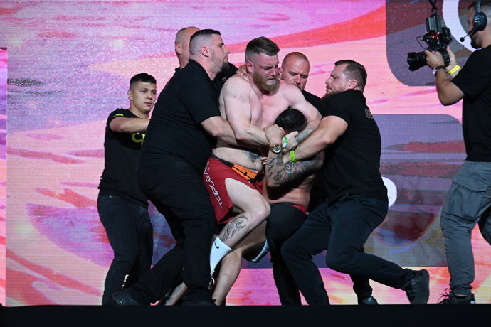 FOTO: Zápasníci Jan Rybka a Lukáš Bartoš se neudrželi. – stránka 329