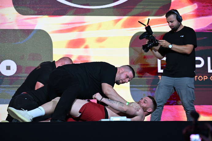 FOTO: O emoce nebylo na vážení nouze. – stránka 327