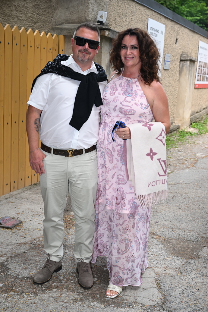 FOTO: Svatební hosté. – stránka 33
