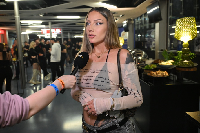 FOTO: Influencerka Roxana Isma během rozhovoru pro eXtra.cz. – stránka 6