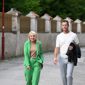 Veronika Žilková s pohledným doprovodem. 