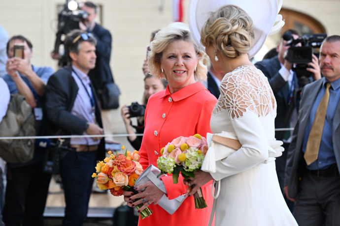 FOTO: Eva Pavlová si povídá s královnou Máximou. – stránka 122