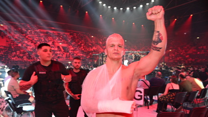 FOTO: Patrik Hübler alias Žralok si zranil ruku.
