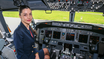 FOTO: Letuška v pilotní kabině.