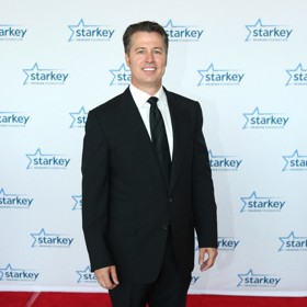 Hercův o dva roky mladší bratr Doug žije poklidným rodinným životem v Missouri a vedle podnikání v IT a realitách se věnuje pomoci potřebným. Se slavným bráchou mají ale společný úsměv a oči.