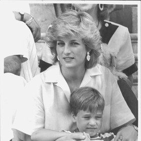 Ne všechny královské povinnosti ale malého Vilíka uspokojovaly. Ze setkání se členy španělské královské rodiny v čele s panovníkem Juanem Carlosem I. by se roku 1987 nejraději po anglicku vytratil...