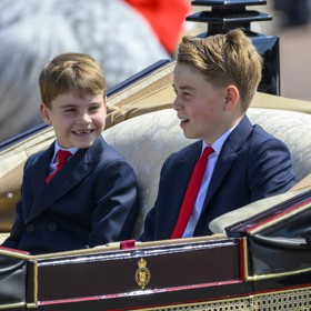 Princové Louis a George.