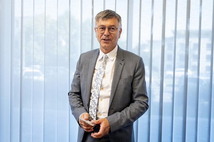 FOTO: Hynek Chudárek byl zvolen novým šéfem ČT. – stránka 4