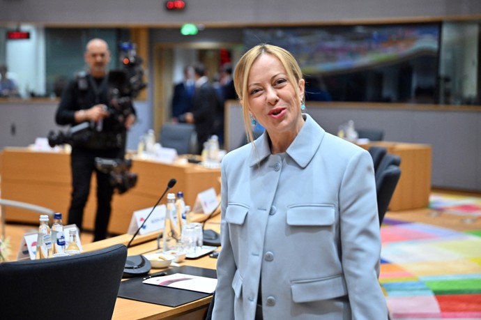 FOTO: Giorgia Meloni vysmátá od ucha k uchu. – stránka 3