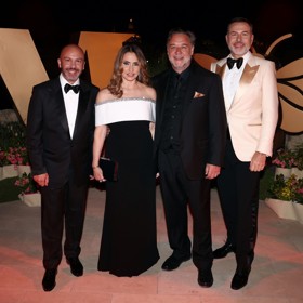 Podle zahraničních webů se jeho váha aktuálně blíží 90 kilogramům a zdá se zdravější a spokojenější než dřív.