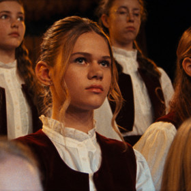 Český snímek Sbormistr se odehrává na začátku 90. let. Nadaná třináctiletá adeptka zpěvu Karolína dostává šanci stát se členkou světově proslulého dívčího sboru, postavit se po bok starší sestry a dalších konkurentek. Dějem psychologického dramatu se prolíná nejen smutně proslulá kauza Bambini di Praga, ale i jiné fatální situace střetu nevinnosti se zneužívající autoritou.