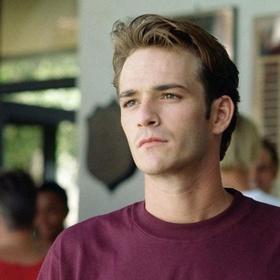 Postava Dylana (Luke Perry) se měla objevit jen ve dvou epizodách. Popularita jeho postavy a ohlas na ni ale byl takový, že si vyžádal podstatně delší dějovou linku.