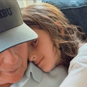 Fotku ke Dni otců sdílela i Brucova žena.