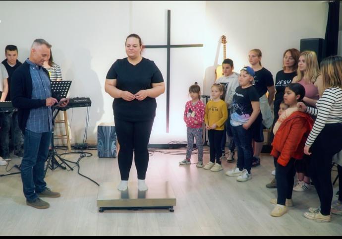 FOTO: První vážení ukázalo 124, 8 kilo. – stránka 116