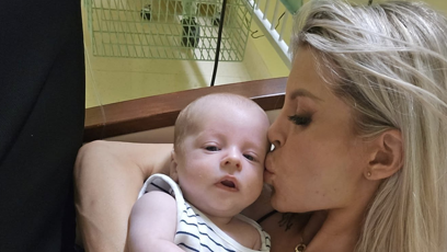 FOTO: Lela Ceterová je se synem Arniem znovu v nemocnici.