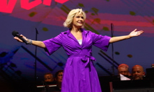 Helena Vondráčková zazpívala na narozeninovém koncertu Zdeňka Bartáka.