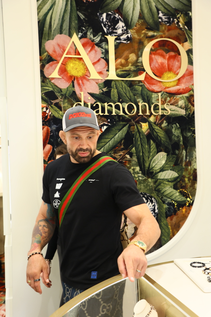 FOTO: Attila Végh měl dobrou náladu. – stránka 61