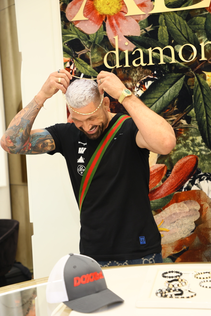 FOTO: Attila Végh měl za náhrdelníku pořádnou radost. – stránka 59