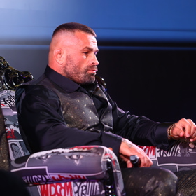 A to i přesto, že měl od státní zástupkyně zákaz vycestovat do zahraničí.