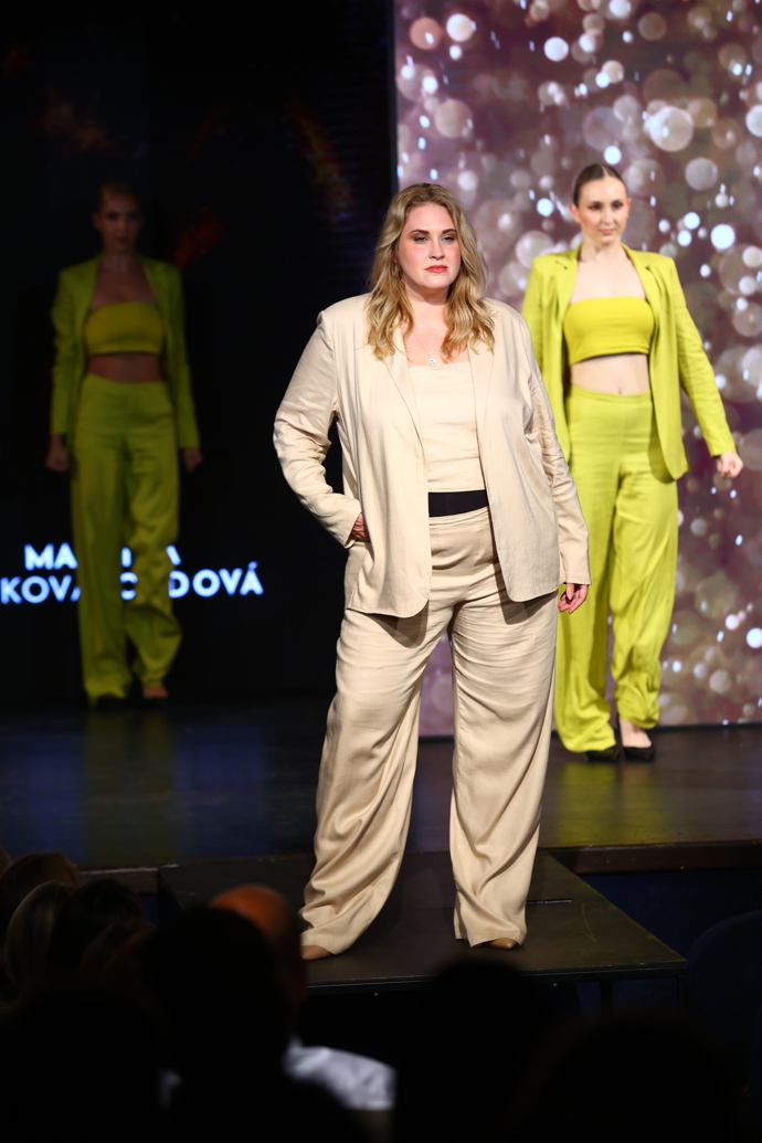 FOTO: Návrhářka Martina Pipková Loudová nemá jen vyzáblé modelky. – stránka 27