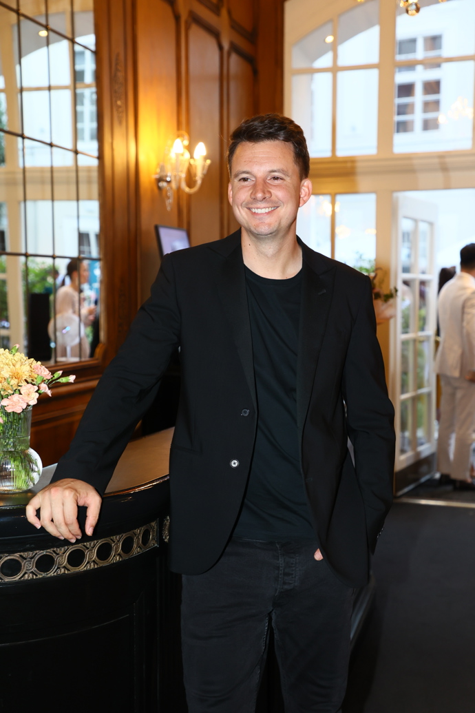FOTO: Karel Kašák na akci v hotelu Mozart. – stránka 55