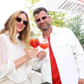 Akce se nesla v barvách značky aperitivu, tedy s trochou červené. 