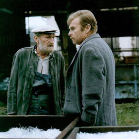 Scénárista seriálu Jaroslav Dietl se uvedení na televizní obrazovky bohužel nedožil.