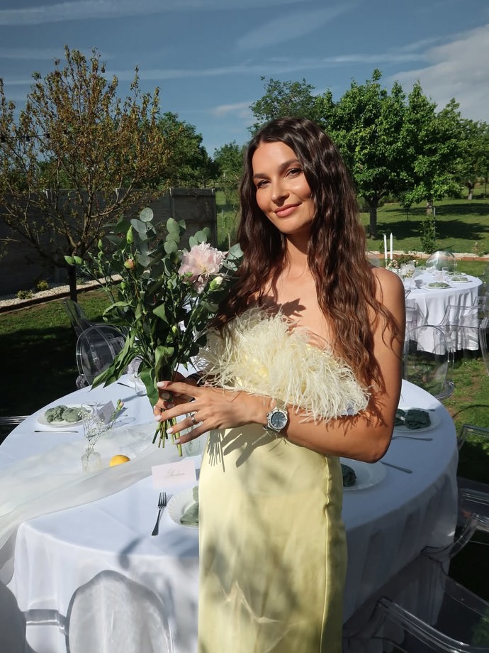FOTO: Nikol Švantnerová chytla kytici. – stránka 11