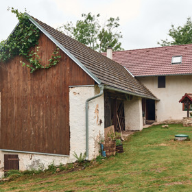 Pohled na usedlost Pavla Berkyho a jeho partnera Matěje Parduse