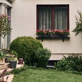 Zpěvačka Helena Vondráčková pozvala magazín Lifee.cz na návštěvu do svého domu za Prahou. 