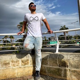 DJ Mairee ujížděl policistům.