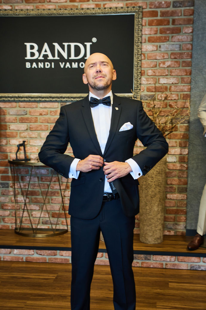 FOTO: Láďa si proměnu užíval. – stránka 44