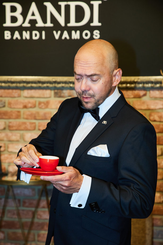 FOTO: Elegantním Láďa Hruška. – stránka 36