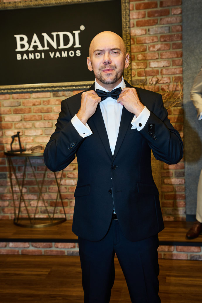 FOTO: Láďa Hruška. – stránka 34