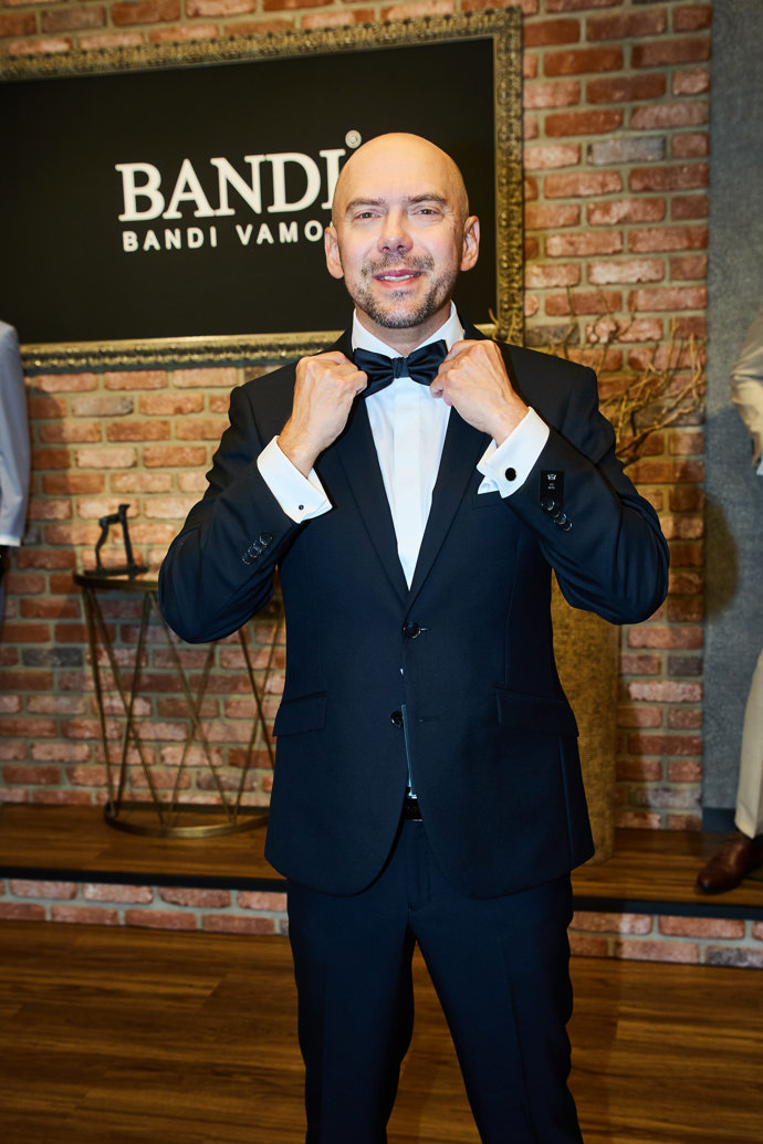 FOTO: Láďa s motýlkem. – stránka 35