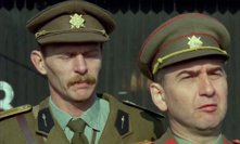 Miroslav Donutil hrál v Černých baronech šišlajícího poručíka Troníka.