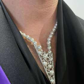 Tento náhrdelník měl Milanovi suplovat motýlka. Zpěvákovým vzorem byl americký herec Jared Leto.