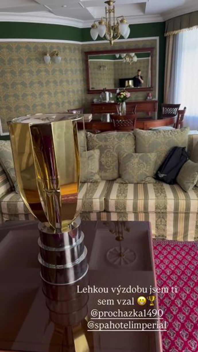 FOTO: Jakub Flek si pořádně vyzdobil novomanželské apartmá. – stránka 11