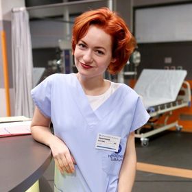 Anna Jiřina Daňhelová jako sestřička Dáša z Modrého kódu. Zde byla vášnivou zrzkou. 