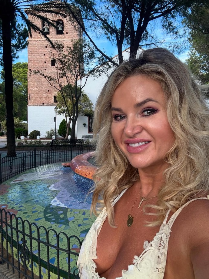 FOTO: Monika Babišová v létě hodně cestuje. – stránka 17