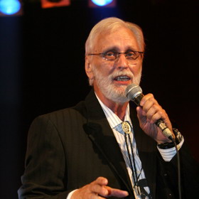 Karel Černoch byl na pódiu s hudbou šťastný.