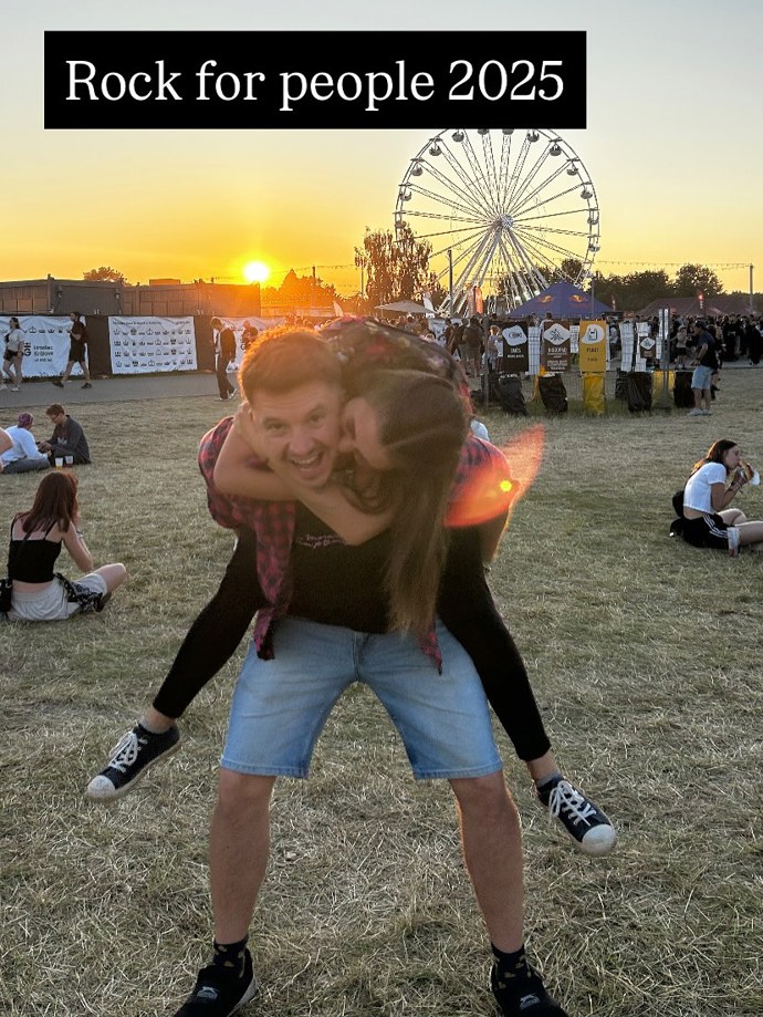 FOTO: Dvojice se poznala na festivalu. – stránka 33
