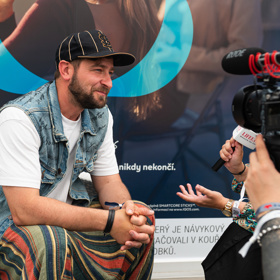 Marek během rozhovoru pro Lifee vyprávěl mimo jiné o tom, jak si nechával trhat obočí. 