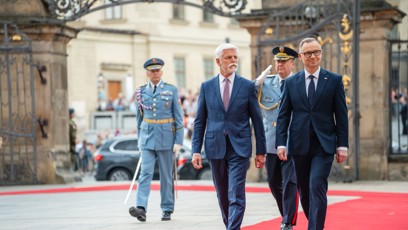 FOTO: Eva Pavlová a Petr Pavel přivítali prezidenta Polska a jeho ženu.